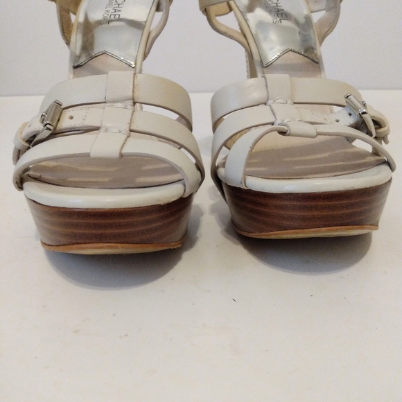 Michael Michael Kors Cream Silver Leather Strap Buckle 5" Heels sz 8.5 M - Picture 8 of 13
